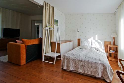 Solar Apartments - Little House