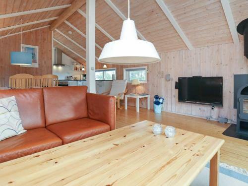 Two-bedroom Holiday Home In Jerup 7