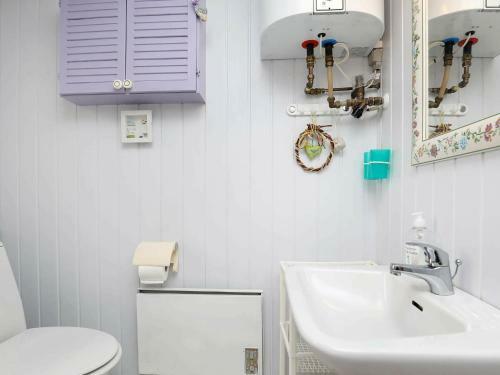 Three-bedroom Holiday Home In Roslev 4