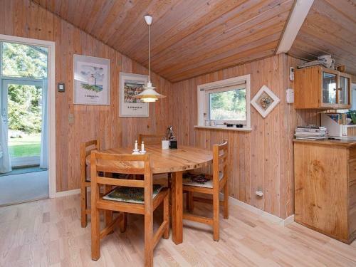 Three-bedroom Holiday Home In L�kken 74