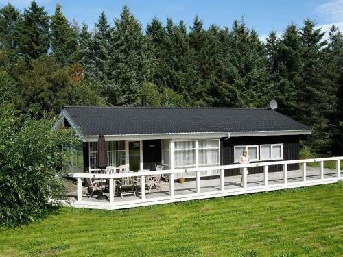 Three-bedroom Holiday Home In L�kken 29