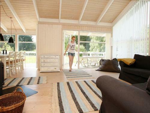 Three-bedroom Holiday Home In L�kken 29