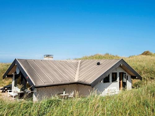 Three-bedroom Holiday Home In L�kken 70