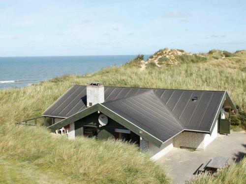 Three-bedroom Holiday Home In L�kken 70