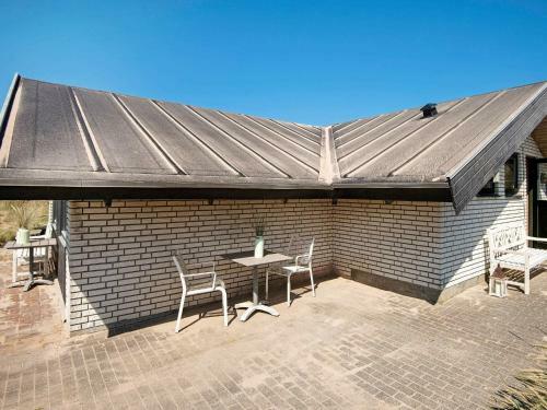Three-bedroom Holiday Home In L�kken 70