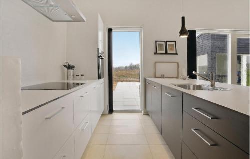 Three-bedroom Holiday Home L�kken With A Fireplace 07