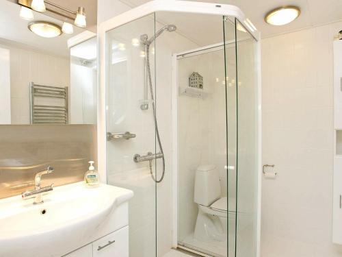 Two-bedroom Holiday Home In L�kken 21
