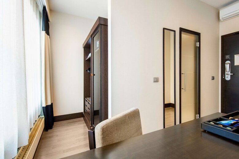 Hotel NH Brussels St�phanie