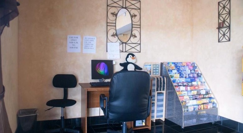 Hotel Goldstar Inn & Suites