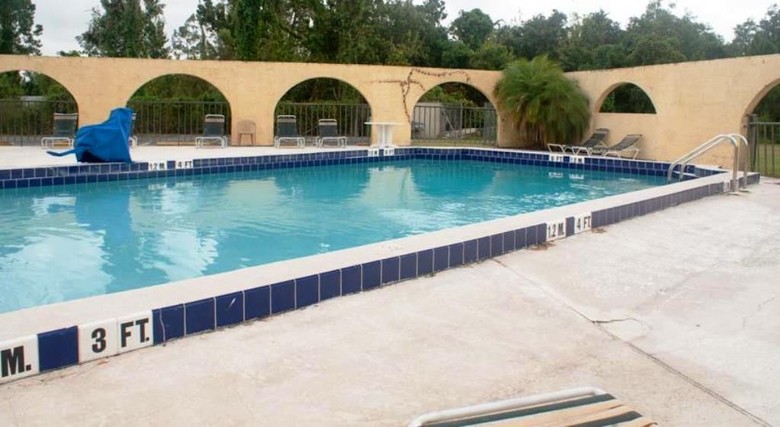 Hotel Goldstar Inn & Suites