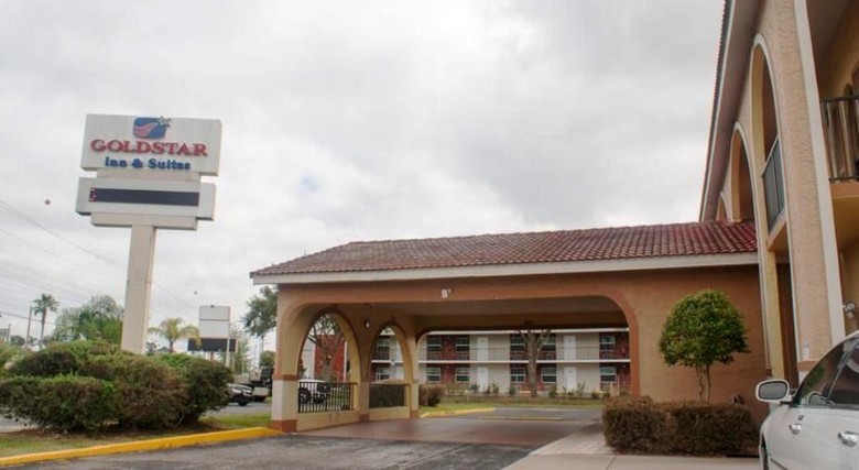 Hotel Goldstar Inn & Suites