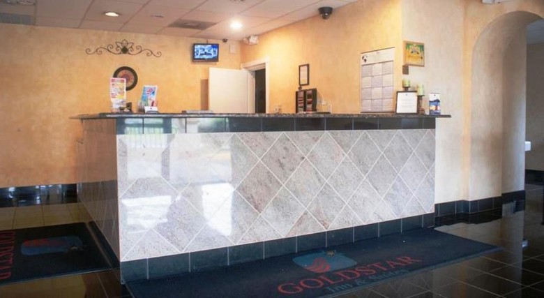 Hotel Goldstar Inn & Suites