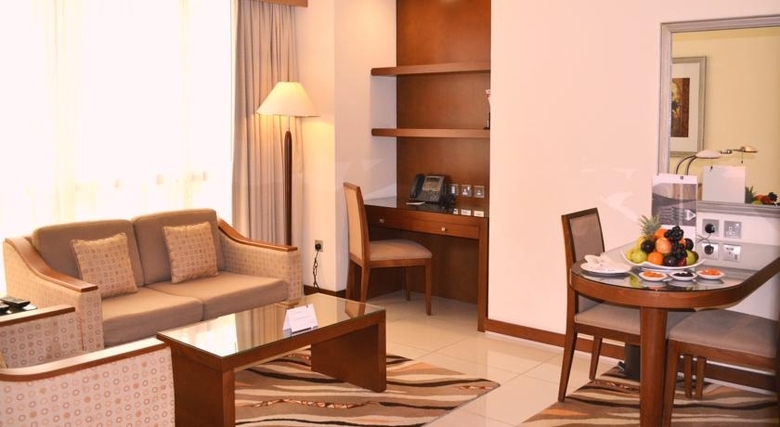 Hotel Al Rawda Rotana Suites