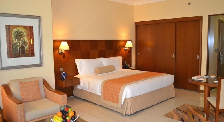 Hotel Al Rawda Rotana Suites