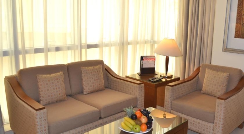 Hotel Al Rawda Rotana Suites