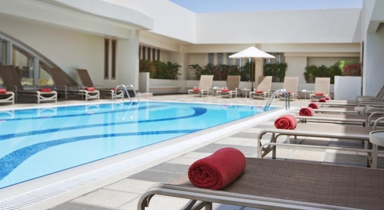 Hotel Al Maha Rotana Suites