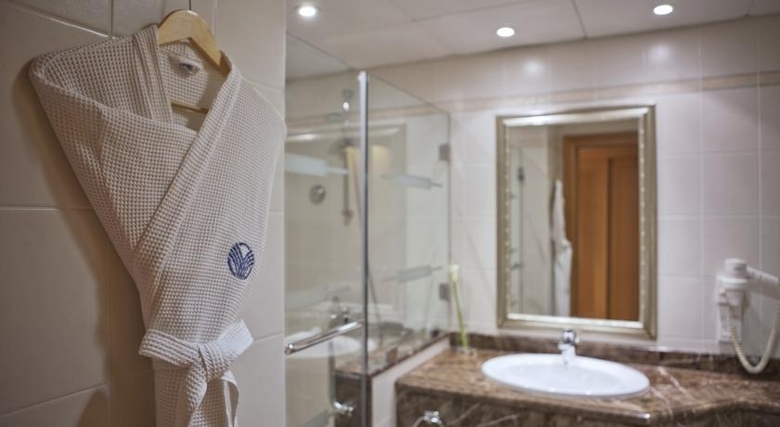 Hotel Al Maha Rotana Suites