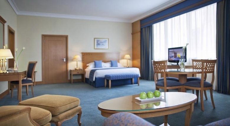 Hotel Al Maha Rotana Suites