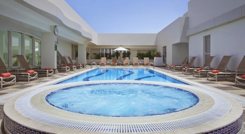 Hotel Al Maha Rotana Suites