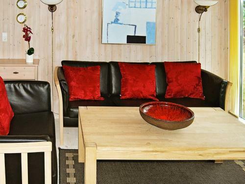 Three-bedroom Holiday Home In S�by 8