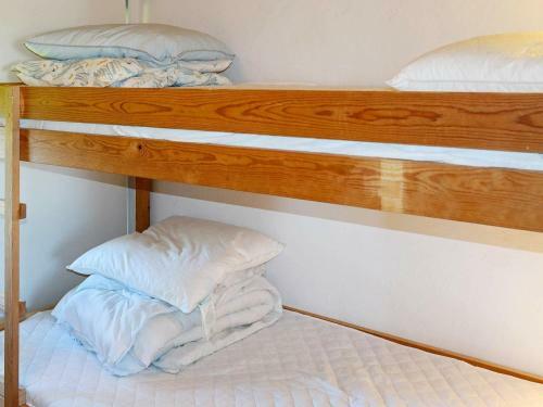 Two-bedroom Holiday Home In Vesl�s 1