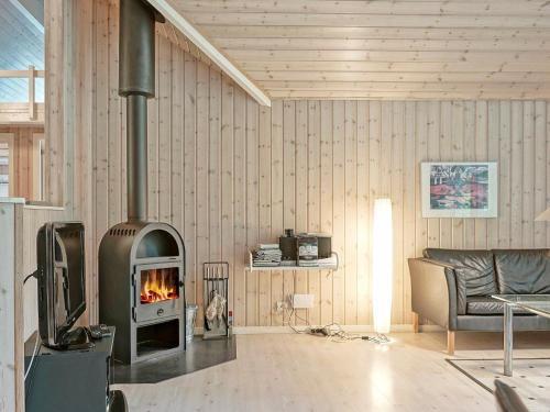 Three-bedroom Holiday Home In Nex� 8