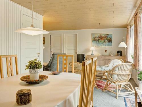 Three-bedroom Holiday Home In Nex� 15