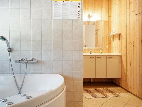 Four-bedroom Holiday Home In Nex� 8