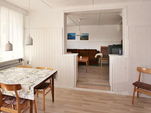 Two-bedroom Holiday Home In Svaneke 5