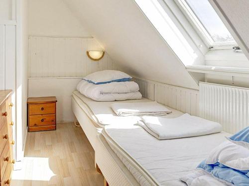 Two-bedroom Holiday Home In Svaneke 5