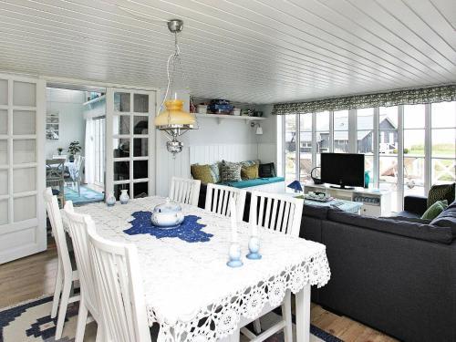Three-bedroom Holiday Home In L�gst�r 7