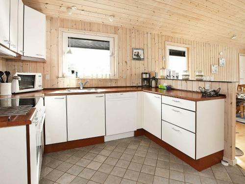 Four-bedroom Holiday Home In Vestervig 6