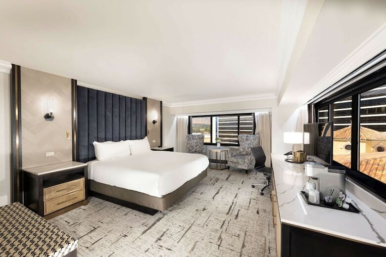 Hotel Peppermill Resort  Casino
