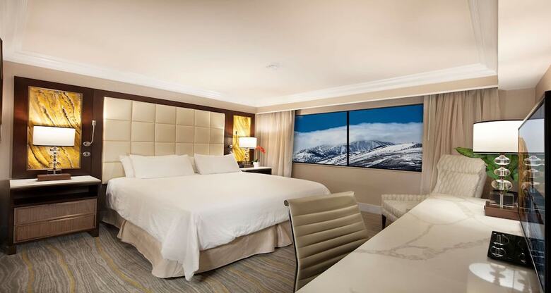 Hotel Peppermill Resort  Casino