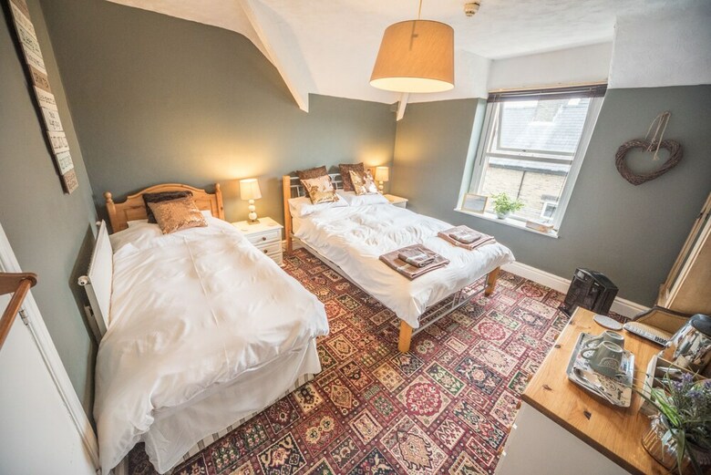 Bed & Breakfast Compton Guest House