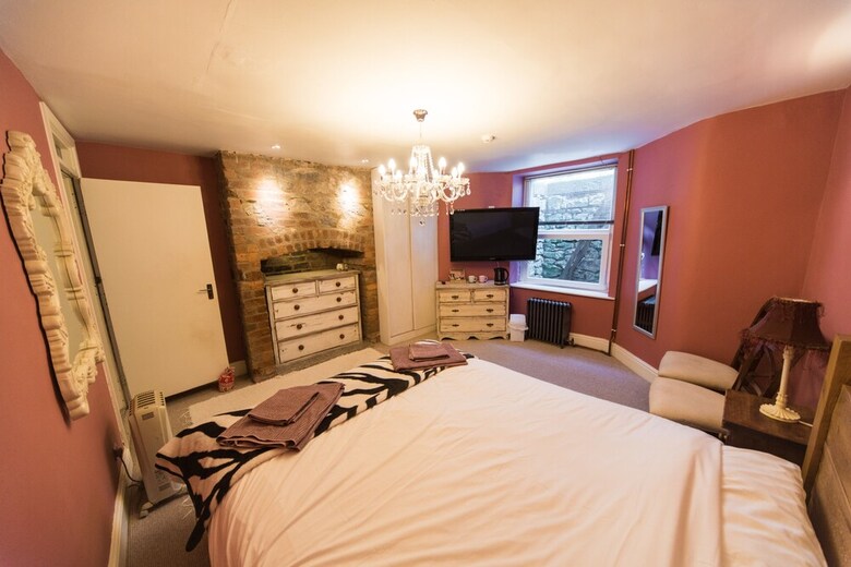 Bed & Breakfast Compton Guest House