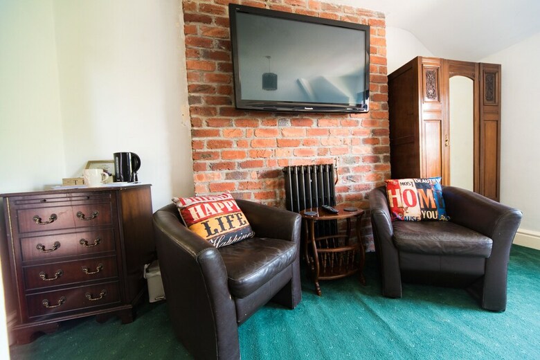 Bed & Breakfast Compton Guest House