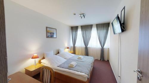 Hostal Minerva Panzi�, �tterem - K�v�z�