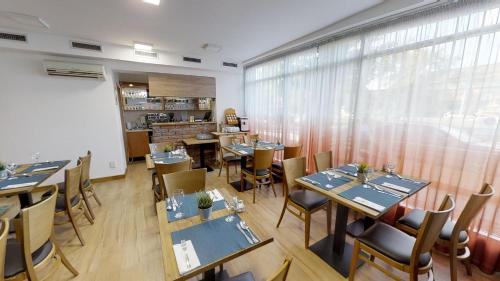 Hostal Minerva Panzi�, �tterem - K�v�z�