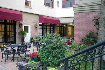 Avenue Plaza Hotel