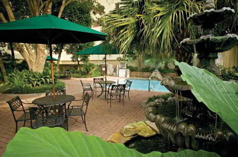 Avenue Plaza Hotel