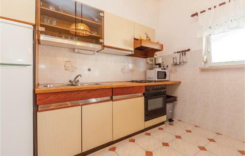 Three-bedroom Apartment Novi Vinodolski 08