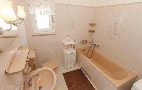 Three-bedroom Apartment Novi Vinodolski 08