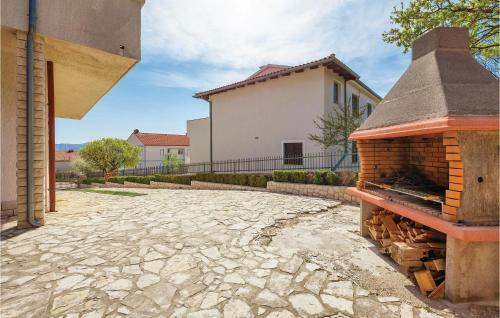 Three-bedroom Apartment Novi Vinodolski 08
