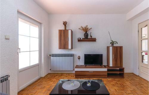 Three-bedroom Apartment Novi Vinodolski 08