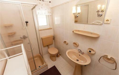 Three-bedroom Apartment Novi Vinodolski 08