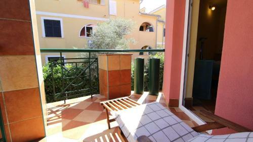 Two-bedroom Apartment In Malinska IV