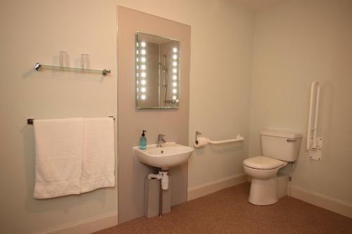 Hostal Inglestone House Guest House