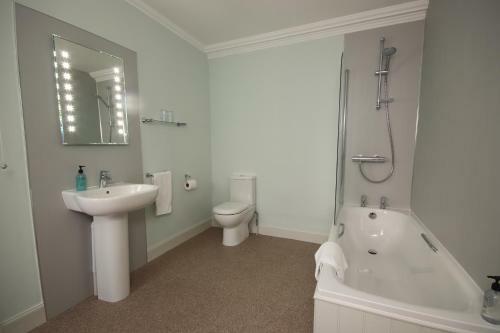 Hostal Inglestone House Guest House