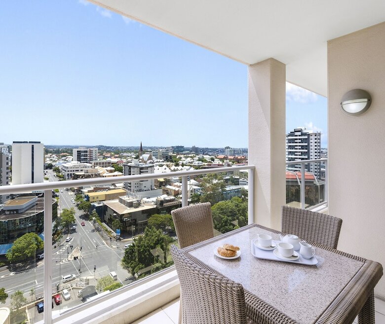 Hotel Oaks Lexicon Apartments